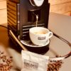 Kaffeemaschine mit Kanzi Kaffee Tasse und Triestina Pad